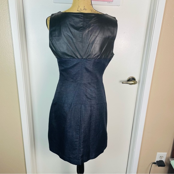 bebe Leather Trim Navy Blue Sleeveless Textured Dress Size M V-Neck Lined Party - Picture 8 of 13